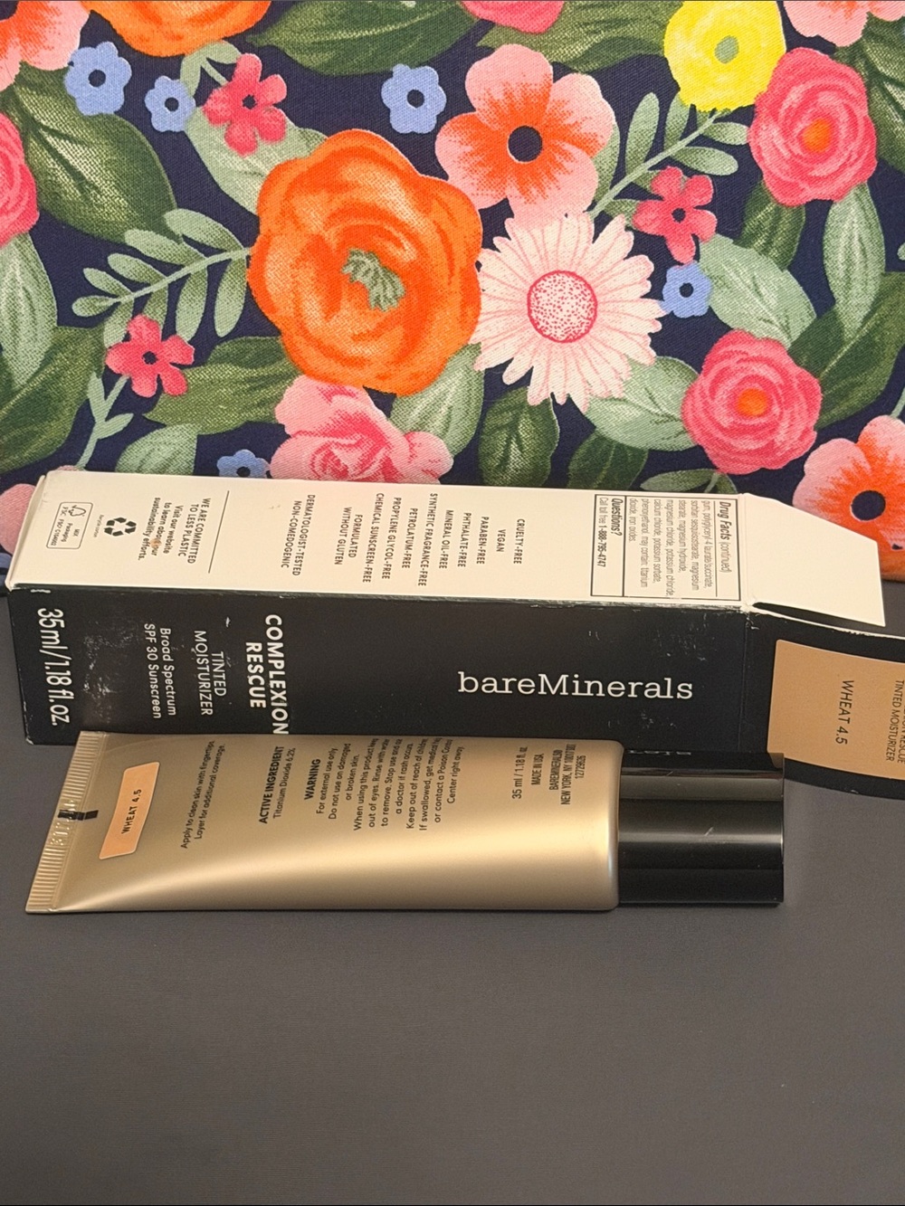 bareMinerals Complexion Rescue Tinted Moisturizer in Wheat 4.5 SPF30 - Picture 4 of 5